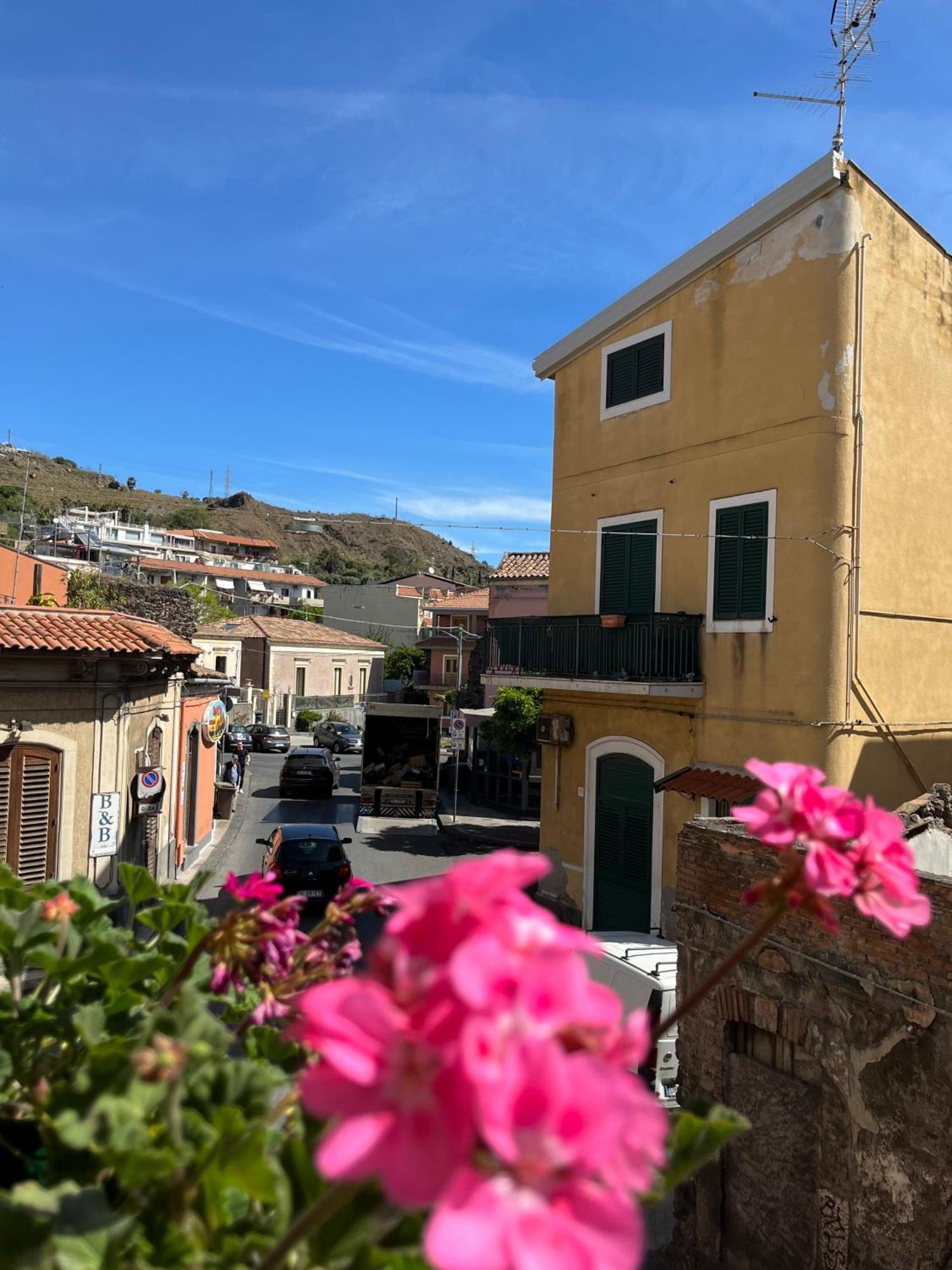 Vista Da Re Villa Aci Castello Luaran gambar
